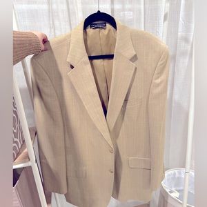 Meeting street cream sport coat. Size 46R